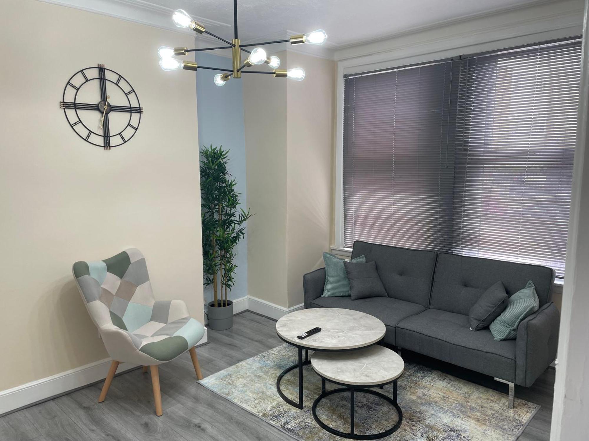 Luxury With Large Garden Apartment